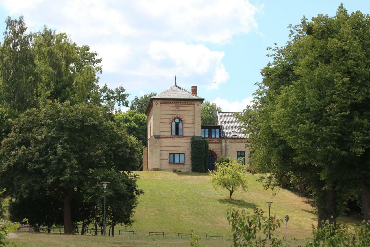 Historisches Gebäude  Rentmeisteramt Basedow Basedow  Exterior foto